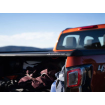 Couvre-benne RealTruck Mountain Top EVOm Manuel Cover Noir Toyota Hilux 2016+ Double Cab