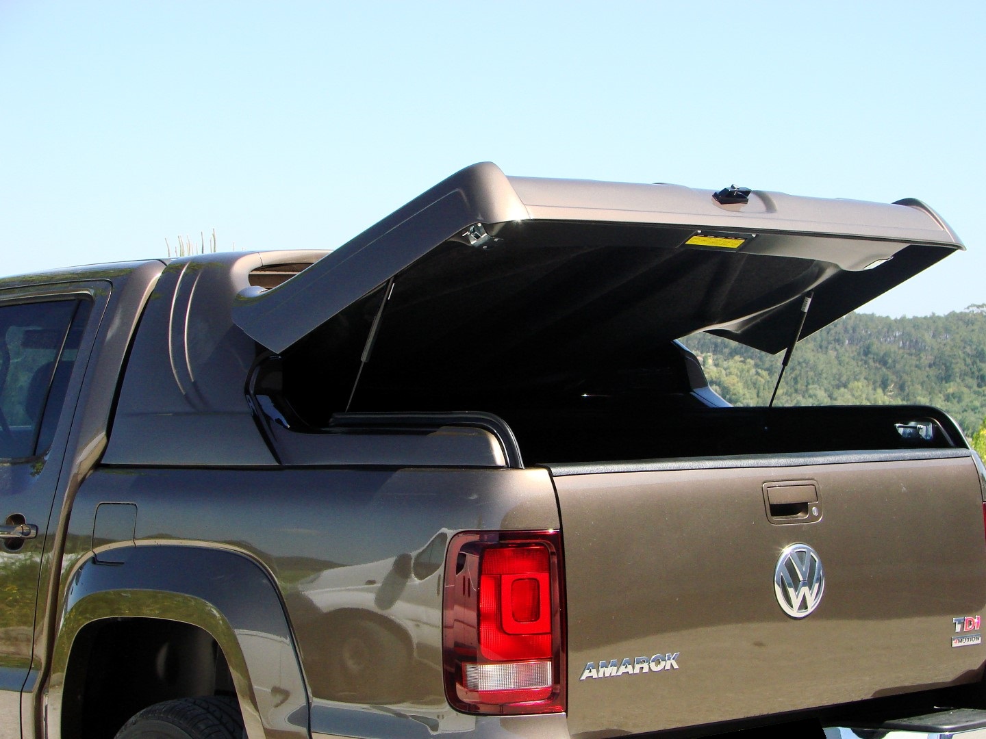 Tonneau cover rigide capot de benne